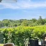 3 Bedroom Cozy In Prázdninový dům *