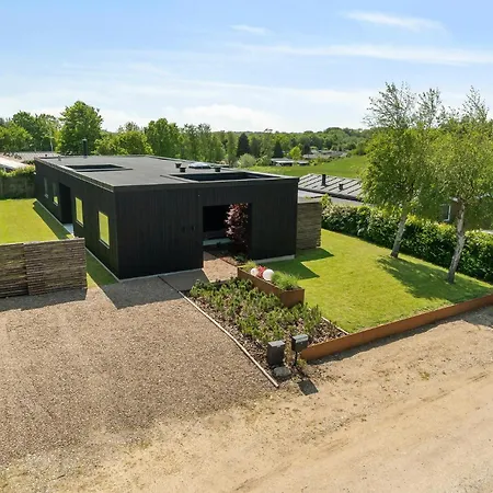 3 Bedroom Cozy In *